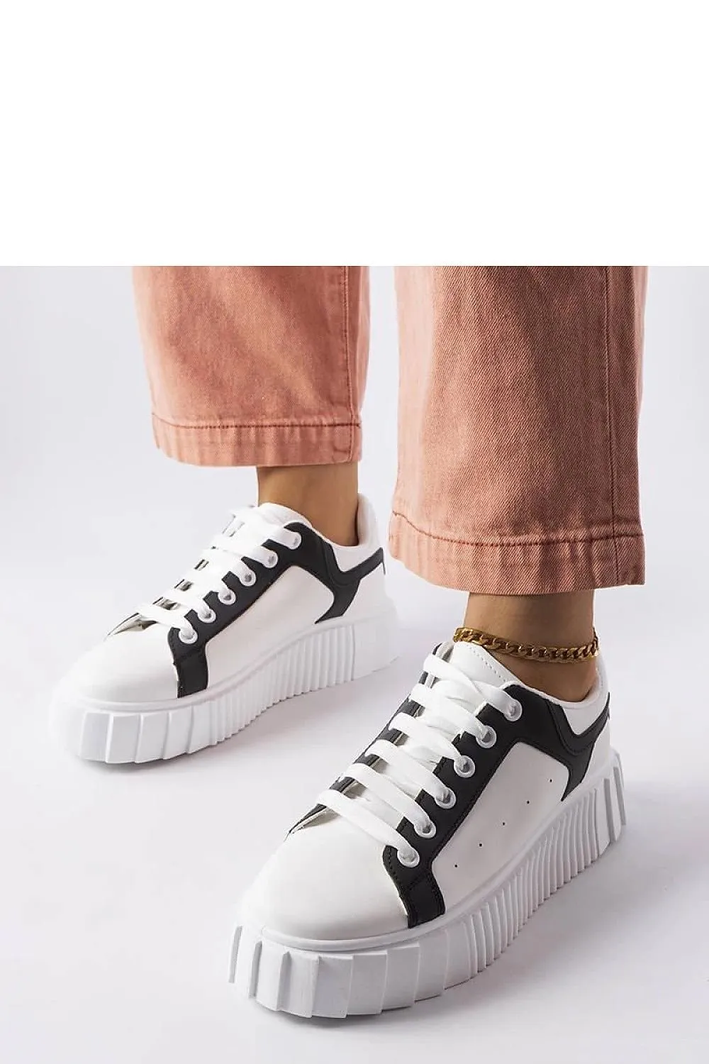 Elegant espadrilles on the Samra platform