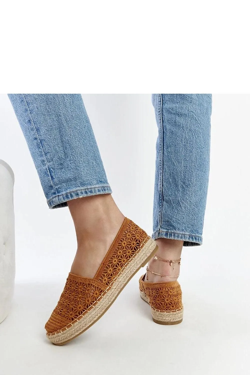 Elegant espadrilles on the Samra platform