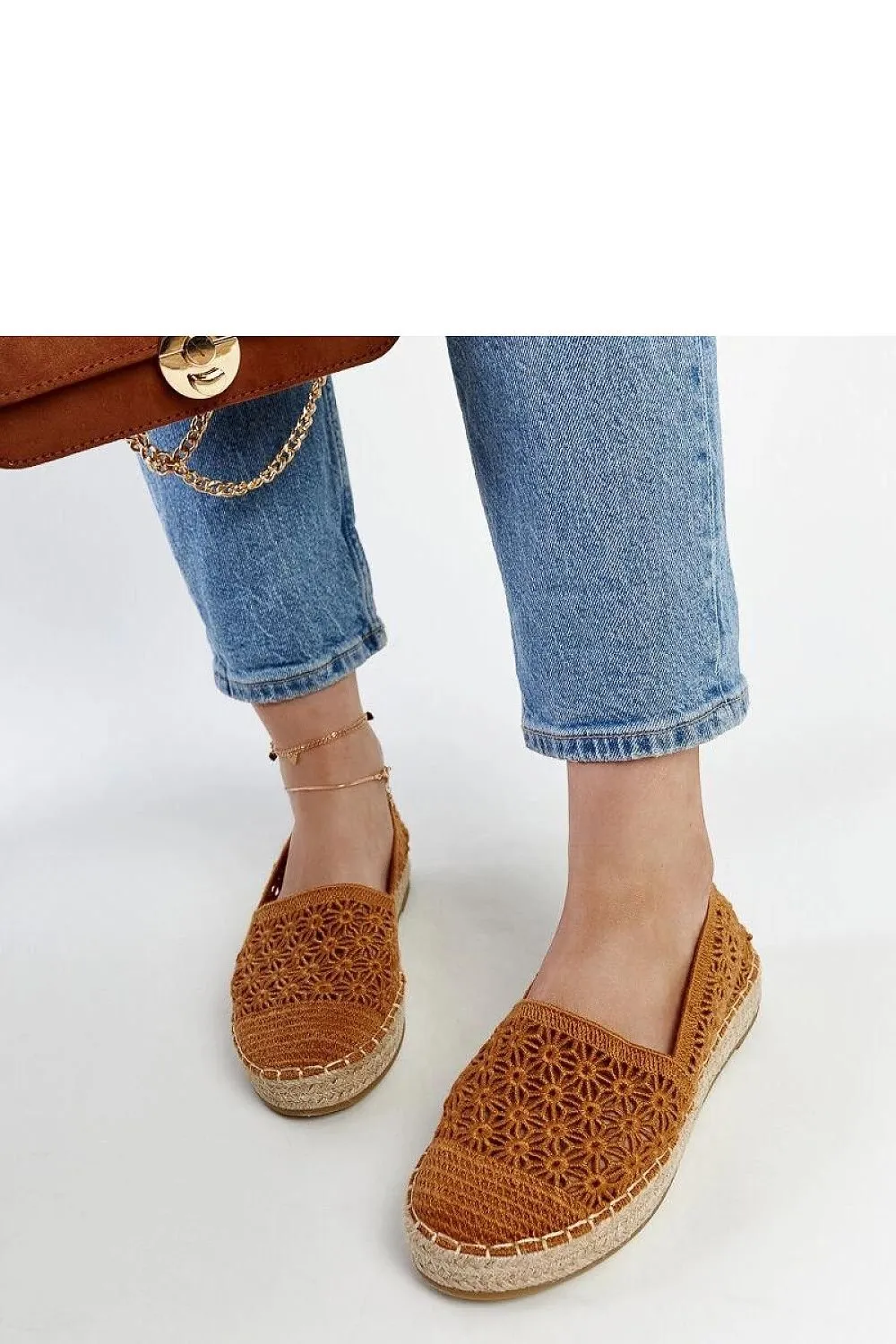 Elegant espadrilles on the Samra platform